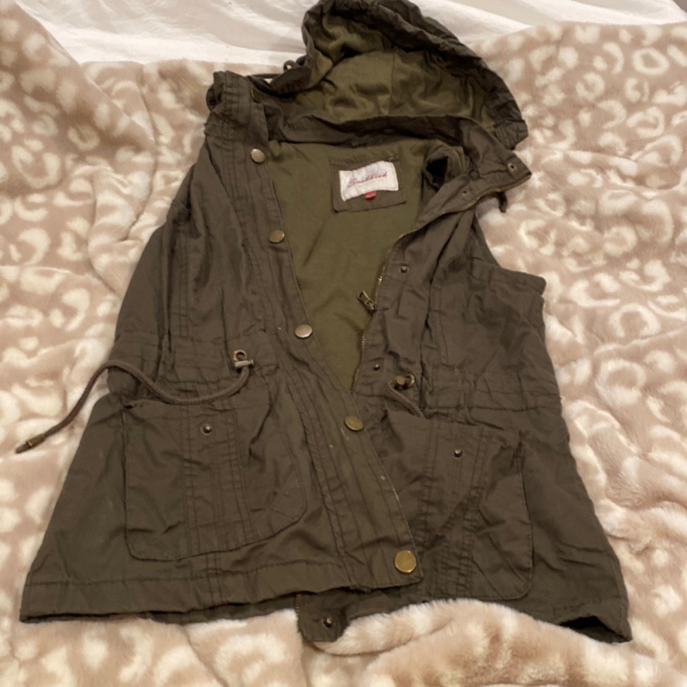 Army green vest! Size small with removable hood